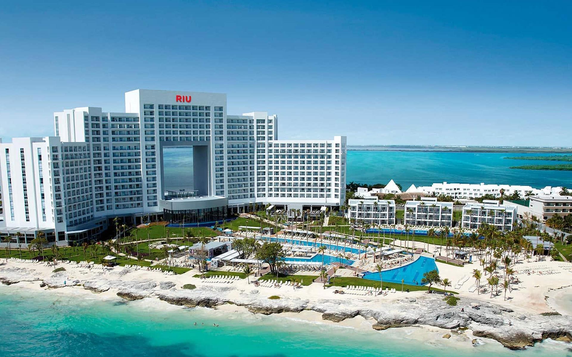 RIU Hotels & Resorts RIU Hotels & Resorts